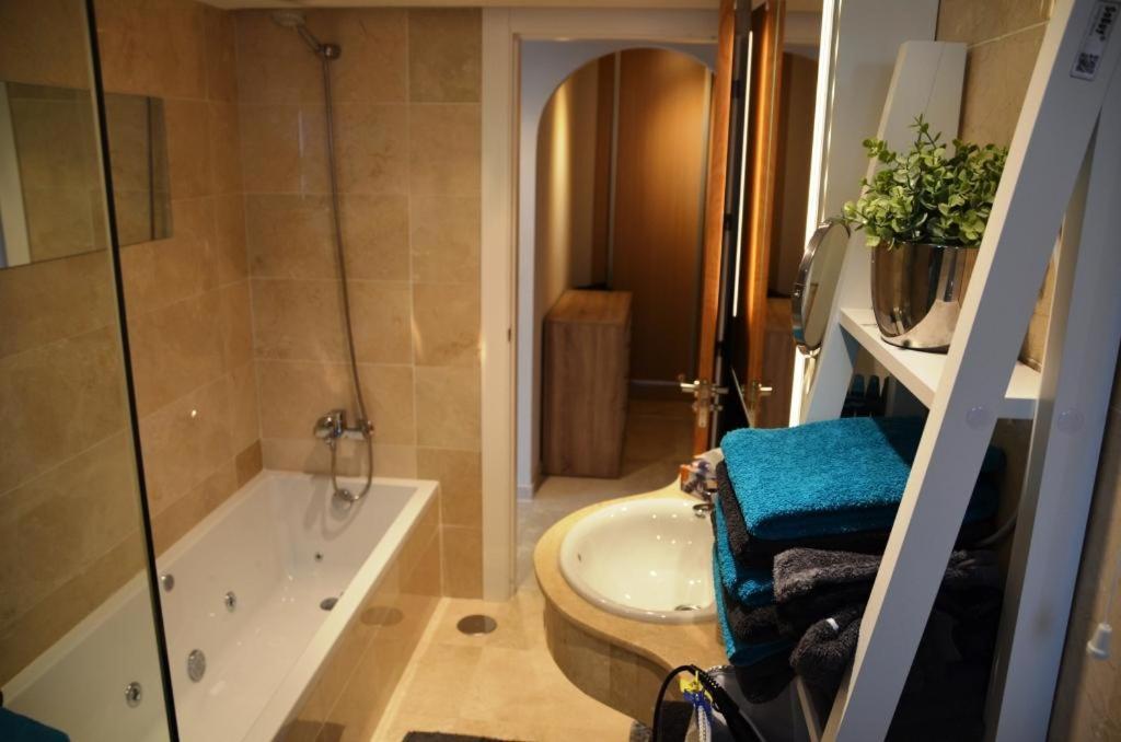 Penthouse Mit Privatem Jacuzzi In Marbella - La Mairena Leilighet Ojén Eksteriør bilde